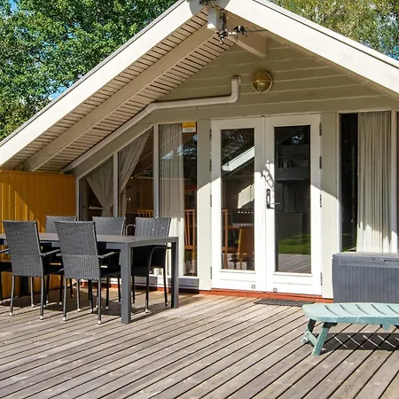 4 Person In Oksbol-by Traum